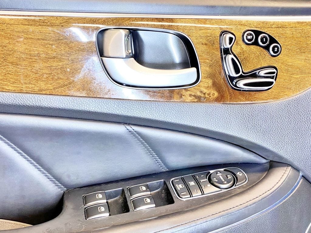 2012 Hyundai Equus 4dr Sedan Ultimate - 23011298 - 18