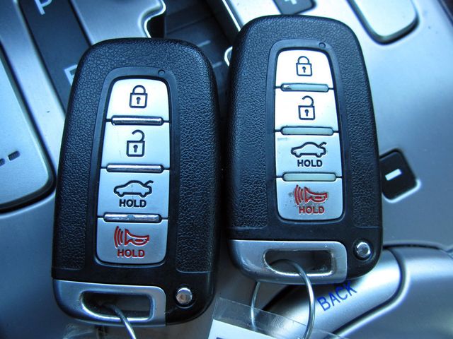 2012 Hyundai Genesis 4dr Sedan V8 4.6L - 22017224 - 24