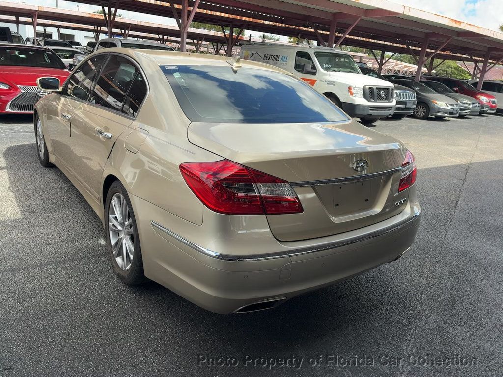 2012 Hyundai Genesis 3.8 photo 3