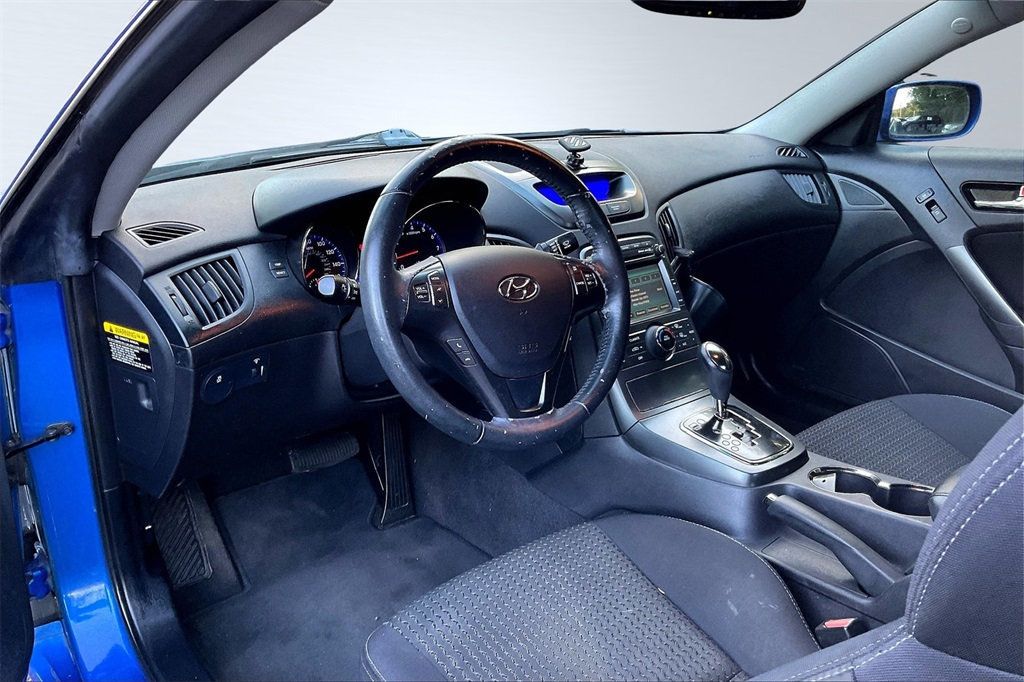 2012 Hyundai Genesis Coupe 2.0T Premium photo 11