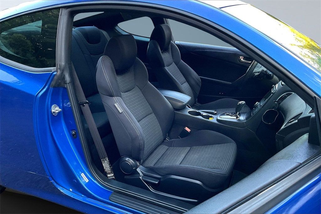2012 Hyundai Genesis Coupe 2.0T Premium photo 13
