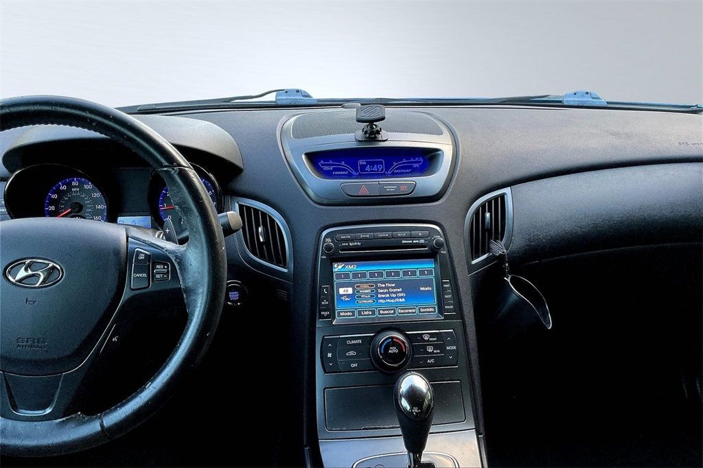 2012 Hyundai Genesis Coupe 2.0T Premium photo 22