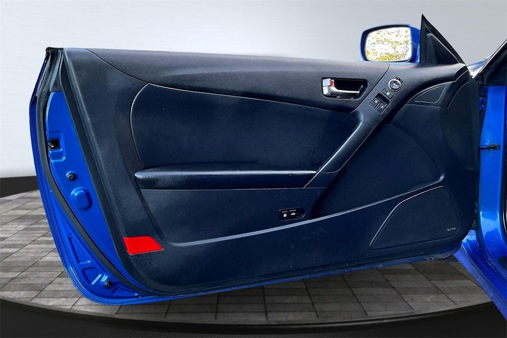 2012 Hyundai Genesis Coupe 2.0T Premium photo 9