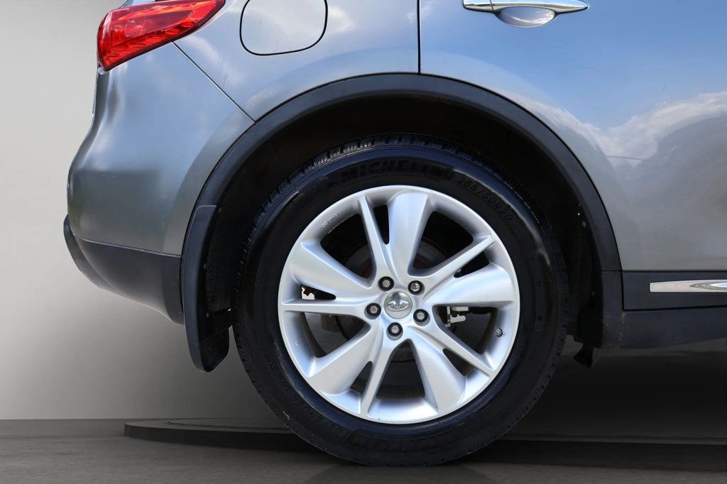 2012 Infiniti FX35 photo 25