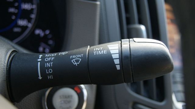 2012 INFINITI G25 Sedan JUST SERVICED , VERY CLEAN INISDE AND OUT  - 22822817 - 23