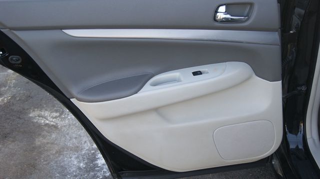 2012 INFINITI G25 Sedan JUST SERVICED , VERY CLEAN INISDE AND OUT  - 22822817 - 35