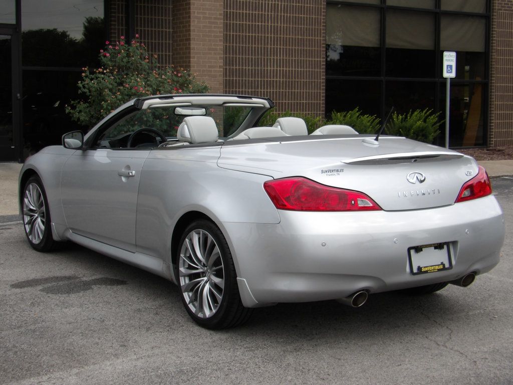 2012 Infiniti G37 Convertible photo 9