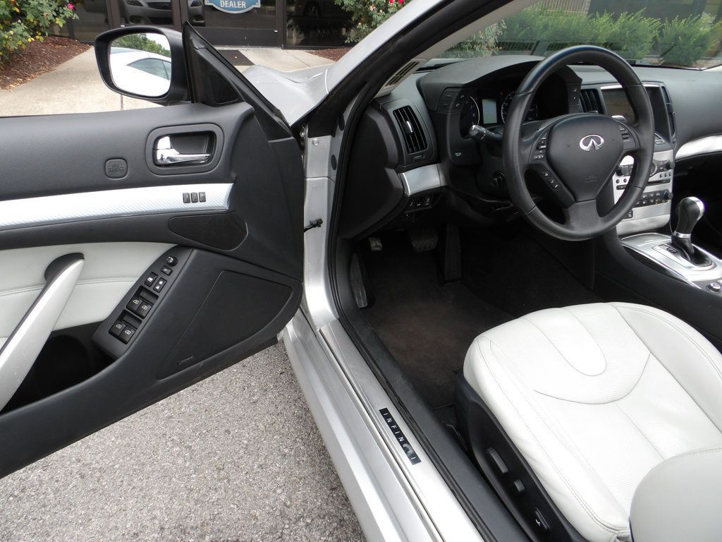 2012 Infiniti G37 Convertible photo 14