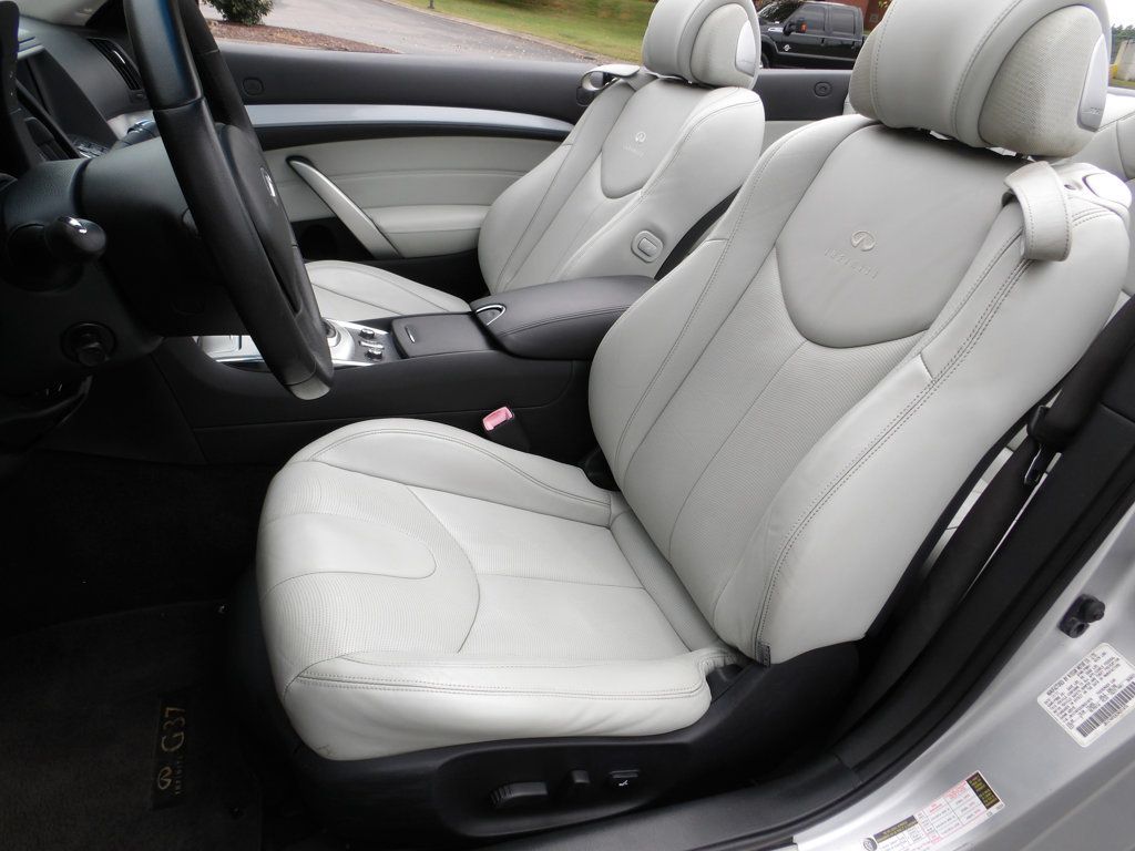 2012 Infiniti G37 Convertible photo 15