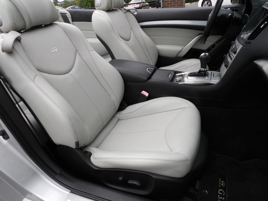 2012 Infiniti G37 Convertible photo 19
