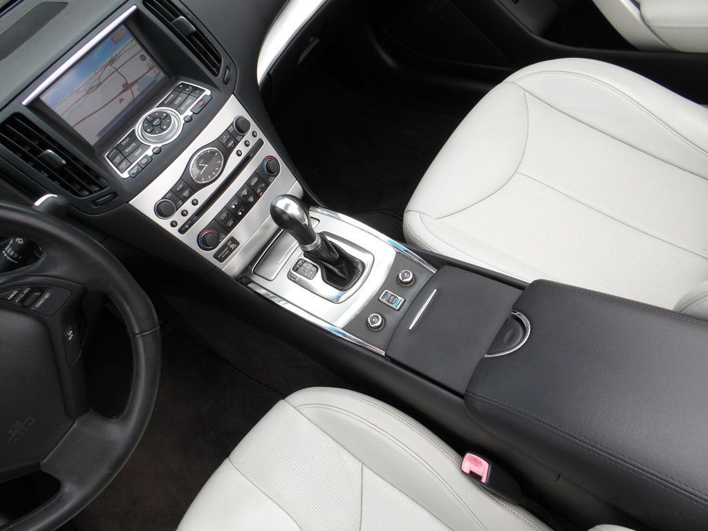 2012 Infiniti G37 Convertible photo 28