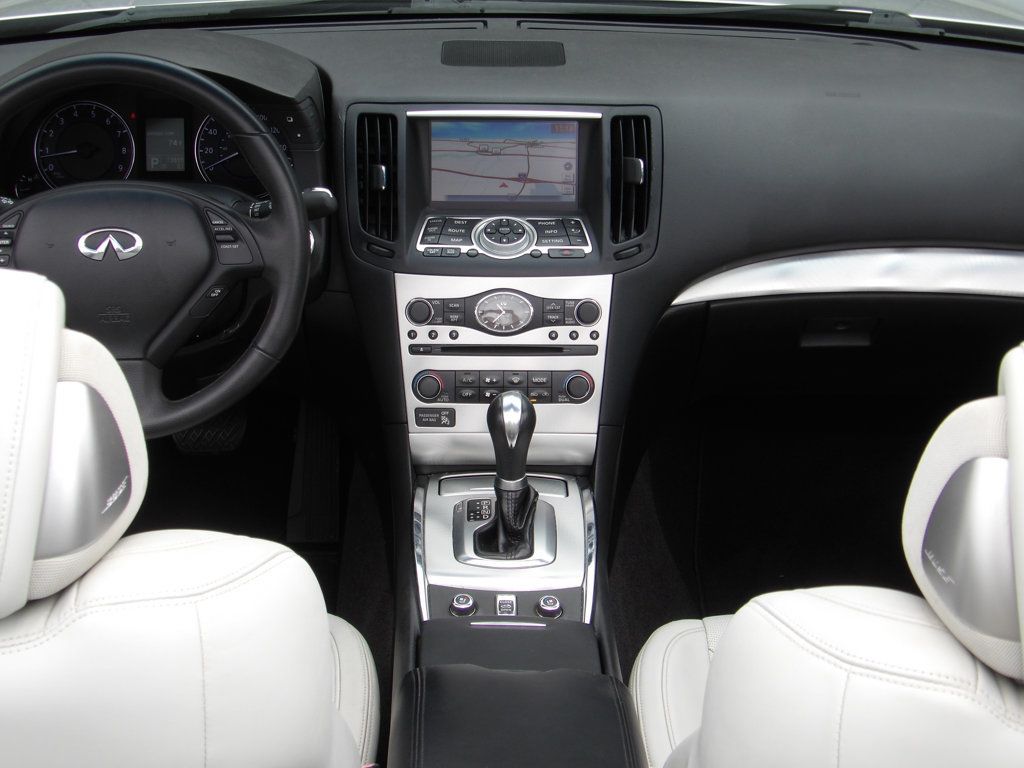 2012 Infiniti G37 Convertible photo 3
