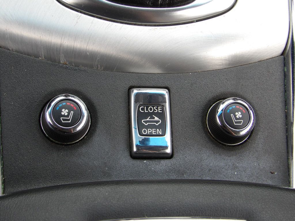 2012 Infiniti G37 Convertible photo 33