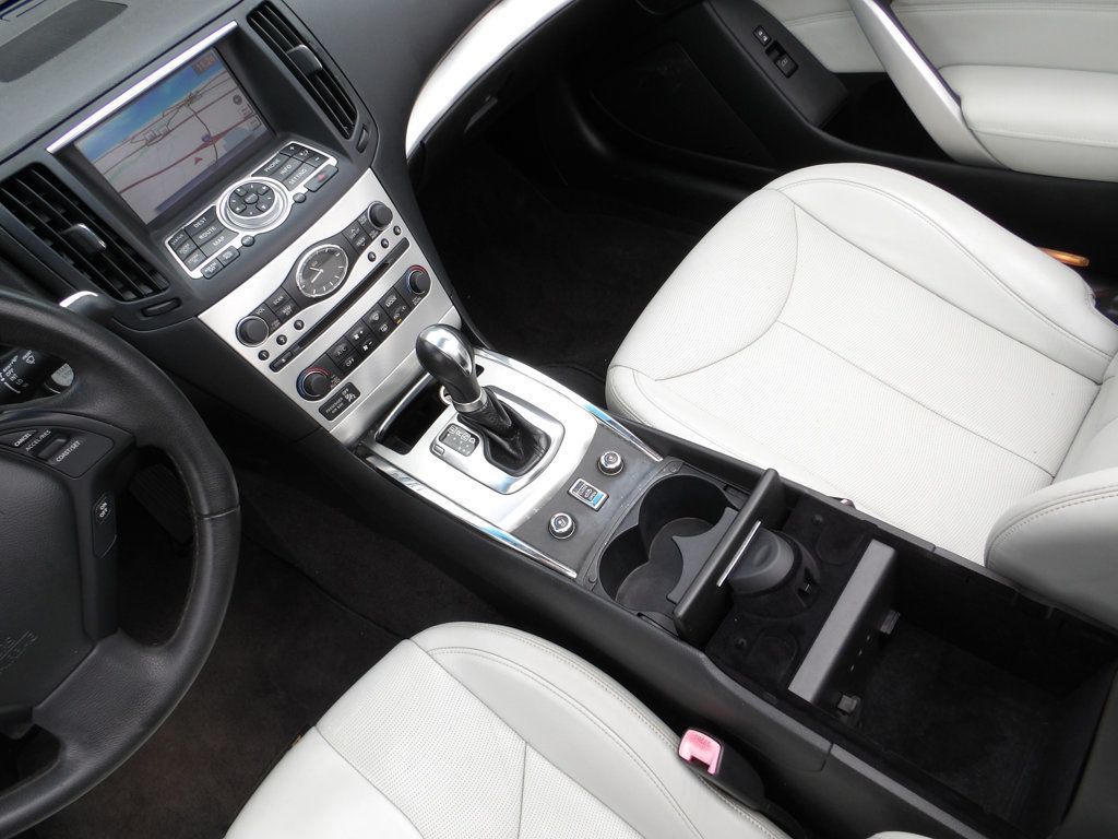 2012 Infiniti G37 Convertible photo 34