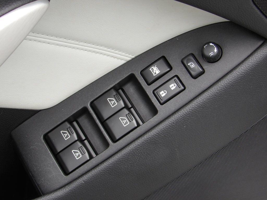 2012 Infiniti G37 Convertible photo 35