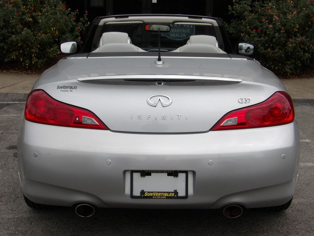 2012 Infiniti G37 Convertible photo 8