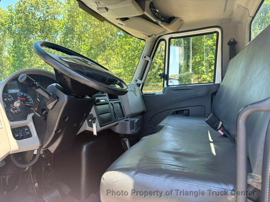 2012 International 4300 JUST 42k MILES! NON CDL! UNDER 26k GVW LONG BODY 23+ FEET! LIFT GATE! SUPER CLEAN UNIT! - 22984444 - 26