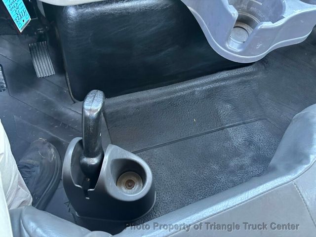 2012 International 4300 JUST 42k MILES! NON CDL! UNDER 26k GVW LONG BODY 23+ FEET! LIFT GATE! SUPER CLEAN UNIT! - 22984444 - 33