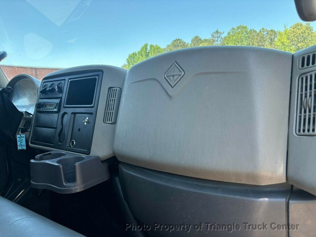 2012 International 4300 JUST 42k MILES! NON CDL! UNDER 26k GVW LONG BODY 23+ FEET! LIFT GATE! SUPER CLEAN UNIT! - 22984444 - 40