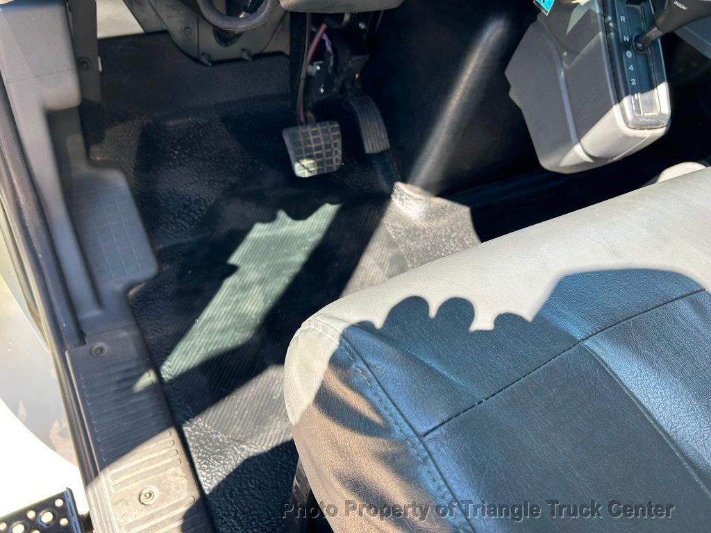 2012 International 4300 NON CDL BOX JUST 37k MILES! 100 PICTURES LIFT GATE! SUPER NICE UNIT! FINANCE OR LEASE! BOX TRUCK - 22783793 - 14