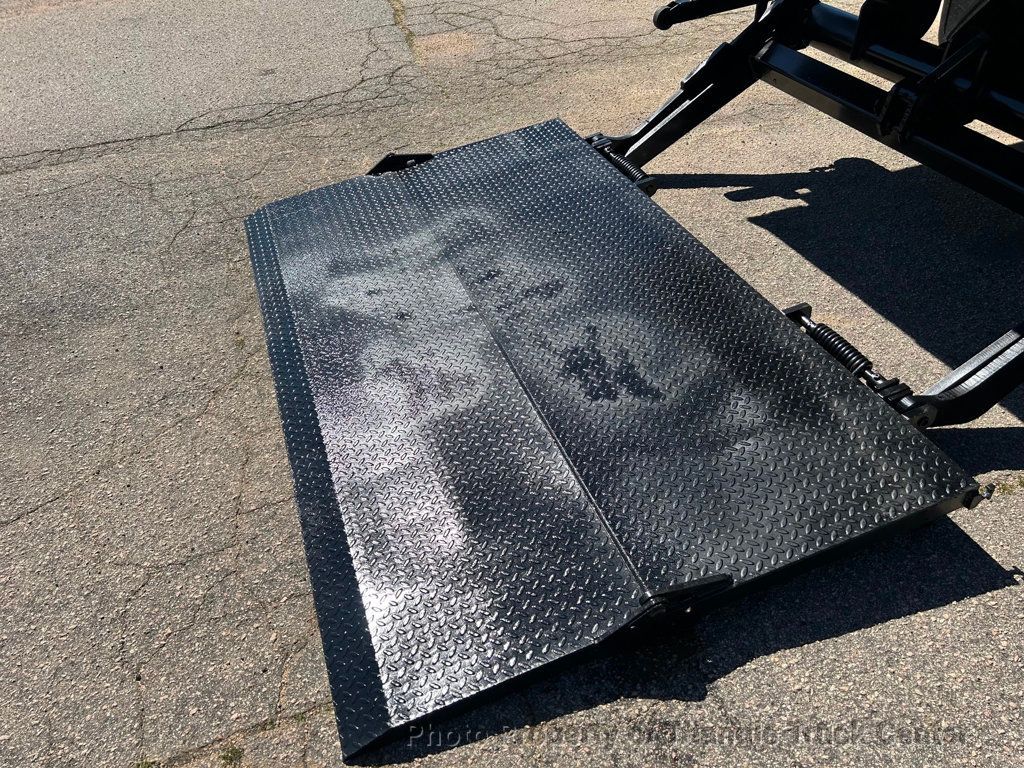 2012 International 4300 NON CDL BOX JUST 37k MILES! 100 PICTURES LIFT GATE! SUPER NICE UNIT! FINANCE OR LEASE! BOX TRUCK - 22783793 - 1