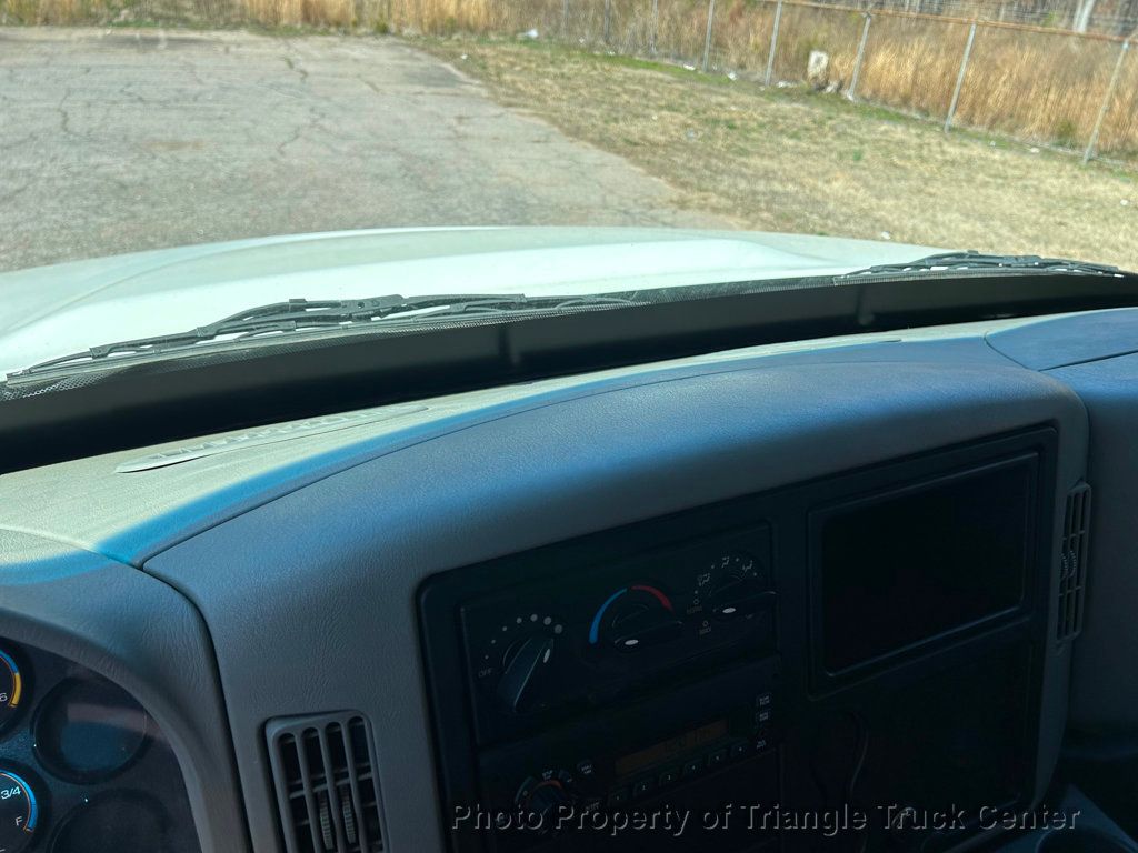 2012 International 4300 NON CDL BOX JUST 37k MILES! 100 PICTURES LIFT GATE! SUPER NICE UNIT! FINANCE OR LEASE! BOX TRUCK - 22783793 - 19