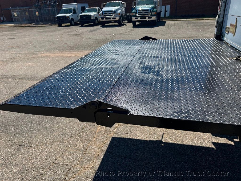 2012 International 4300 NON CDL BOX JUST 37k MILES! 100 PICTURES LIFT GATE! SUPER NICE UNIT! FINANCE OR LEASE! BOX TRUCK - 22783793 - 42