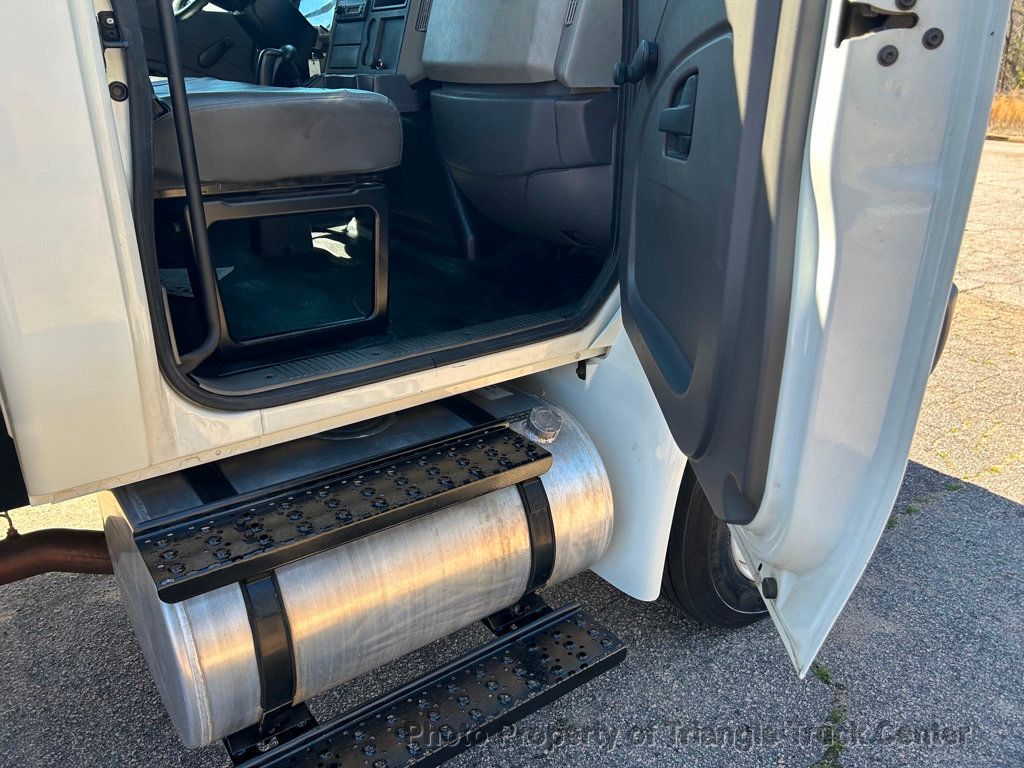 2012 International 4300 NON CDL BOX JUST 37k MILES! 100 PICTURES LIFT GATE! SUPER NICE UNIT! FINANCE OR LEASE! BOX TRUCK - 22783793 - 90