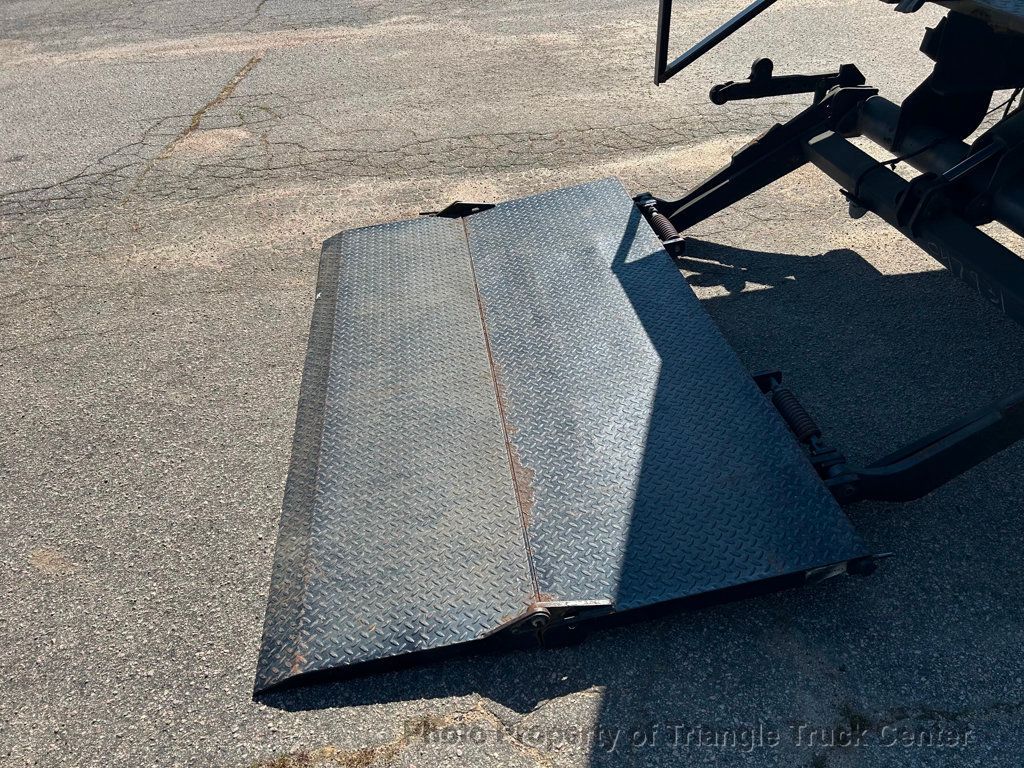 2012 International 4300 NON CDL JUST 33k MILES! LIFT GATE 3,000LB! SUPER CLEAN UNIT! NO DEF FLUID REQUIRED! BOX TRUCK - 22802298 - 99