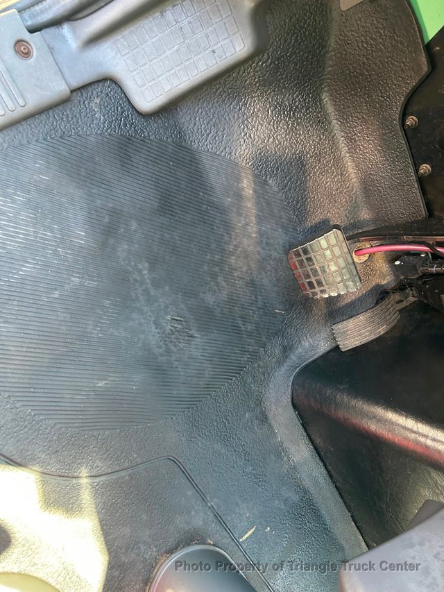 2012 International 4300 NON CDL JUST 33k MILES! LIFT GATE 3,000LB! SUPER CLEAN UNIT! NO DEF FLUID REQUIRED! BOX TRUCK - 22802298 - 18