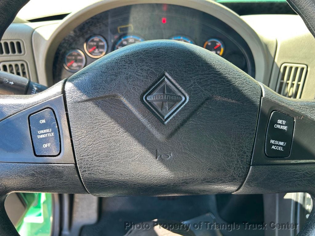 2012 International 4300 NON CDL JUST 33k MILES! LIFT GATE 3,000LB! SUPER CLEAN UNIT! NO DEF FLUID REQUIRED! BOX TRUCK - 22802298 - 22