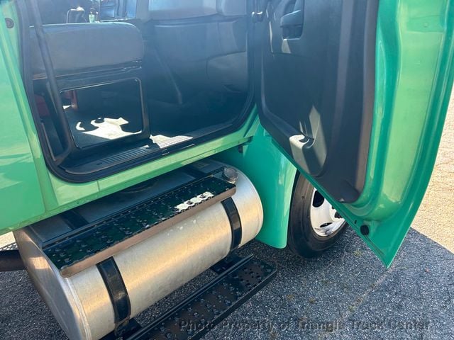 2012 International 4300 NON CDL JUST 33k MILES! LIFT GATE 3,000LB! SUPER CLEAN UNIT! NO DEF FLUID REQUIRED! BOX TRUCK - 22802298 - 33