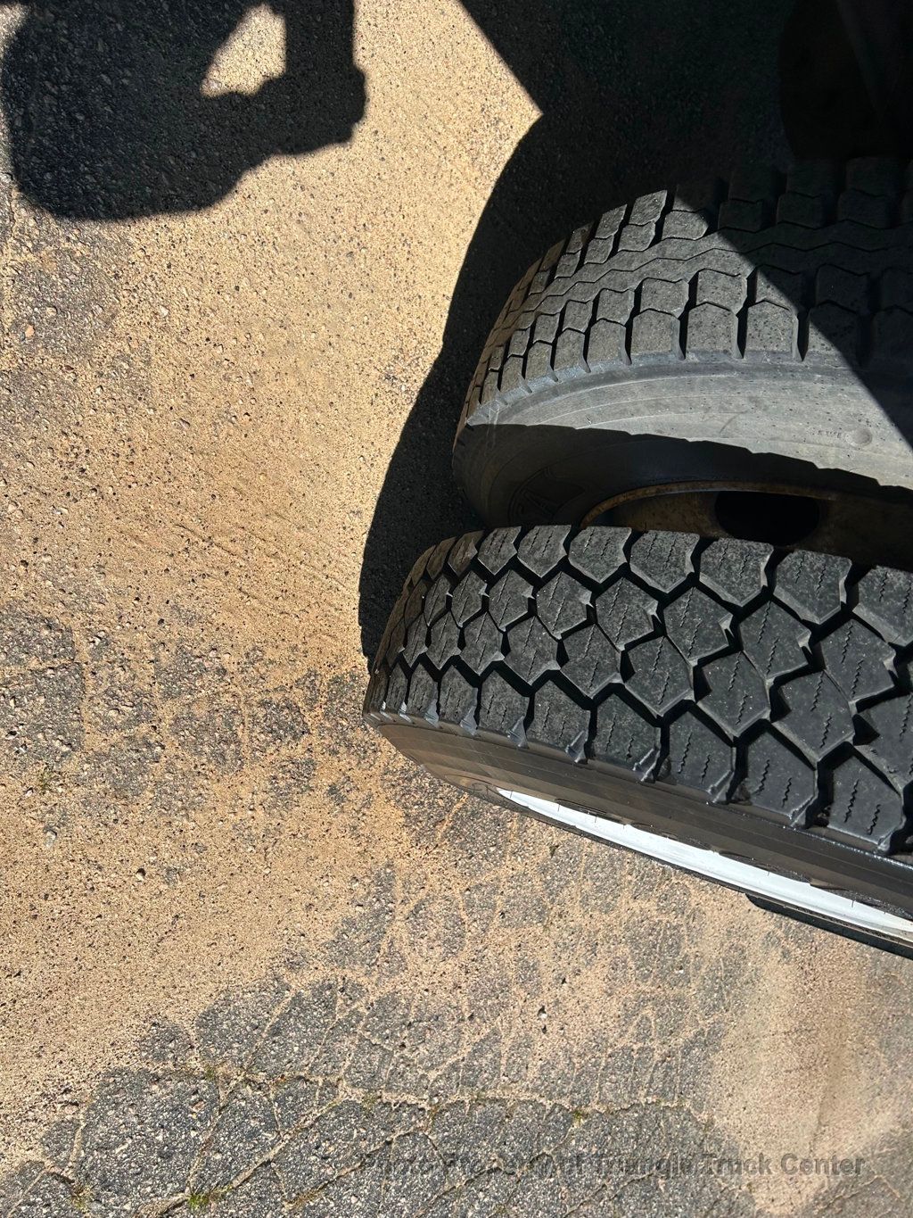 2012 International 4300 NON CDL JUST 33k MILES! LIFT GATE 3,000LB! SUPER CLEAN UNIT! NO DEF FLUID REQUIRED! BOX TRUCK - 22802298 - 41