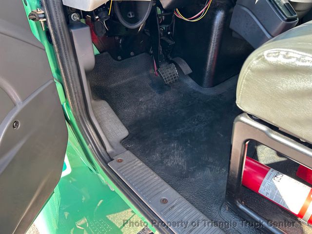 2012 International 4300 NON CDL JUST 33k MILES! LIFT GATE 3,000LB! SUPER CLEAN UNIT! NO DEF FLUID REQUIRED! BOX TRUCK - 22802298 - 60