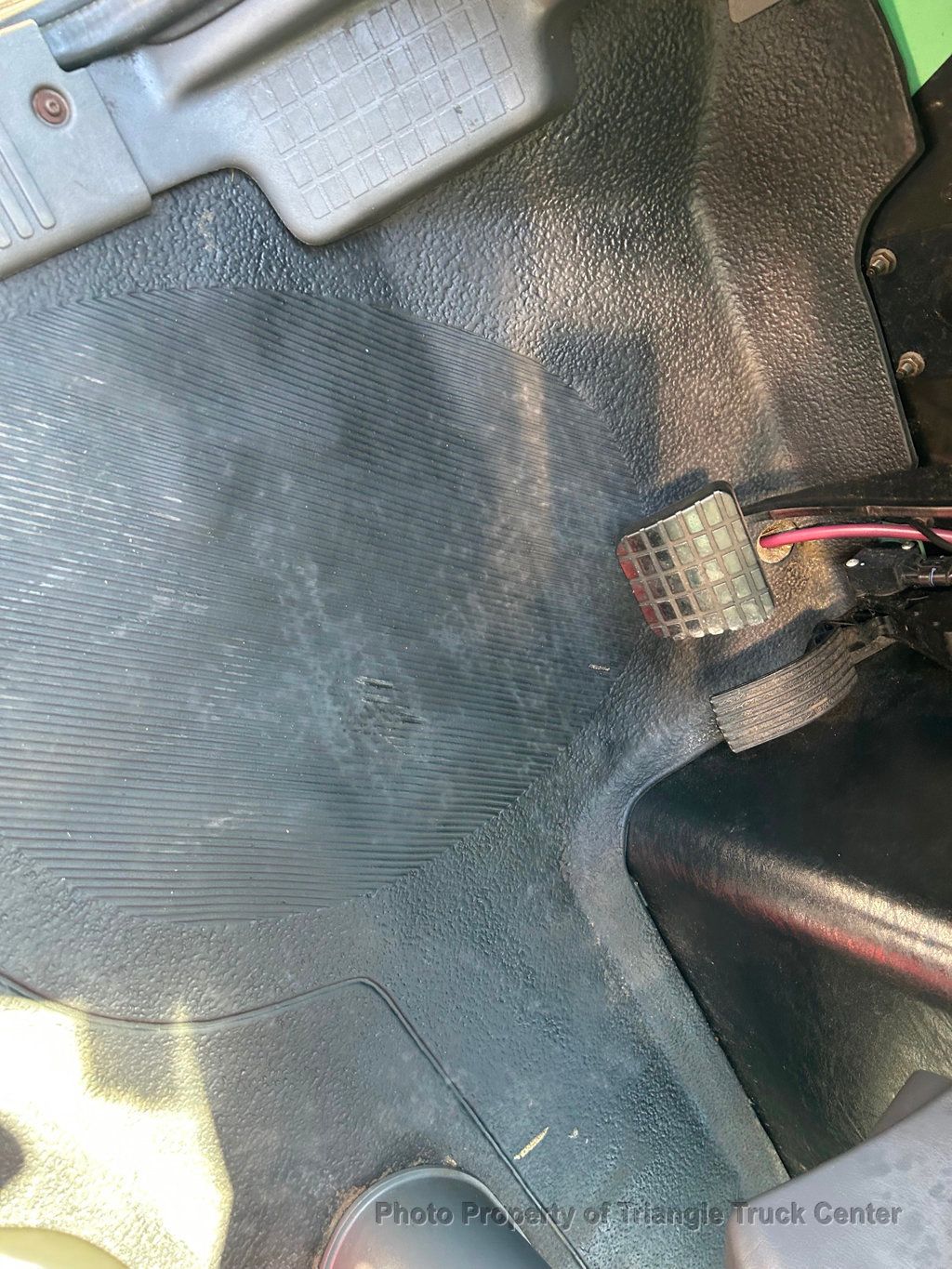 2012 International 4300 NON CDL JUST 33k MILES! LIFT GATE 3,000LB! SUPER CLEAN UNIT! NO DEF FLUID REQUIRED! BOX TRUCK - 22802298 - 64