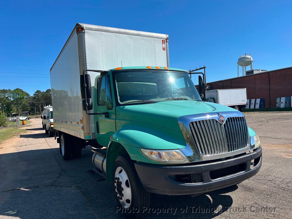 2012 International 4300 NON CDL JUST 33k MILES! LIFT GATE 3,000LB! SUPER CLEAN UNIT! NO DEF FLUID REQUIRED! BOX TRUCK - 22802298 - 95