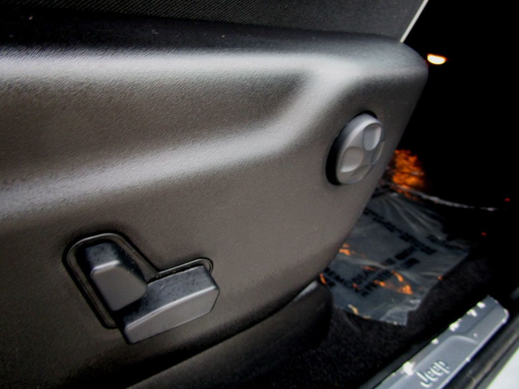 2012 Jeep Grand Cherokee 4WD 4dr Overland - 22982864 - 27