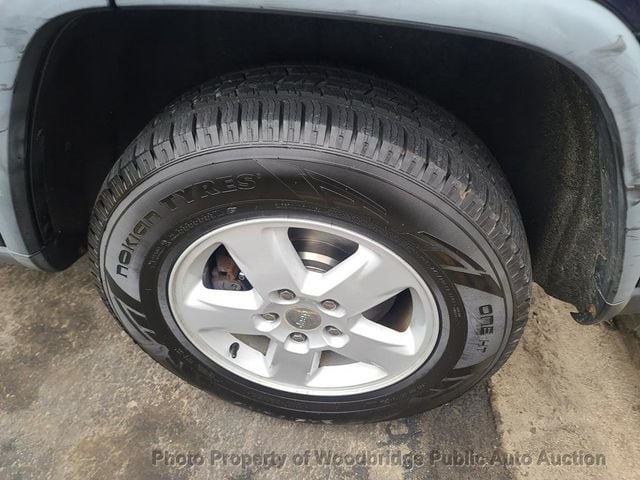 2012 Jeep Grand Cherokee Laredo - 22772167 - 5