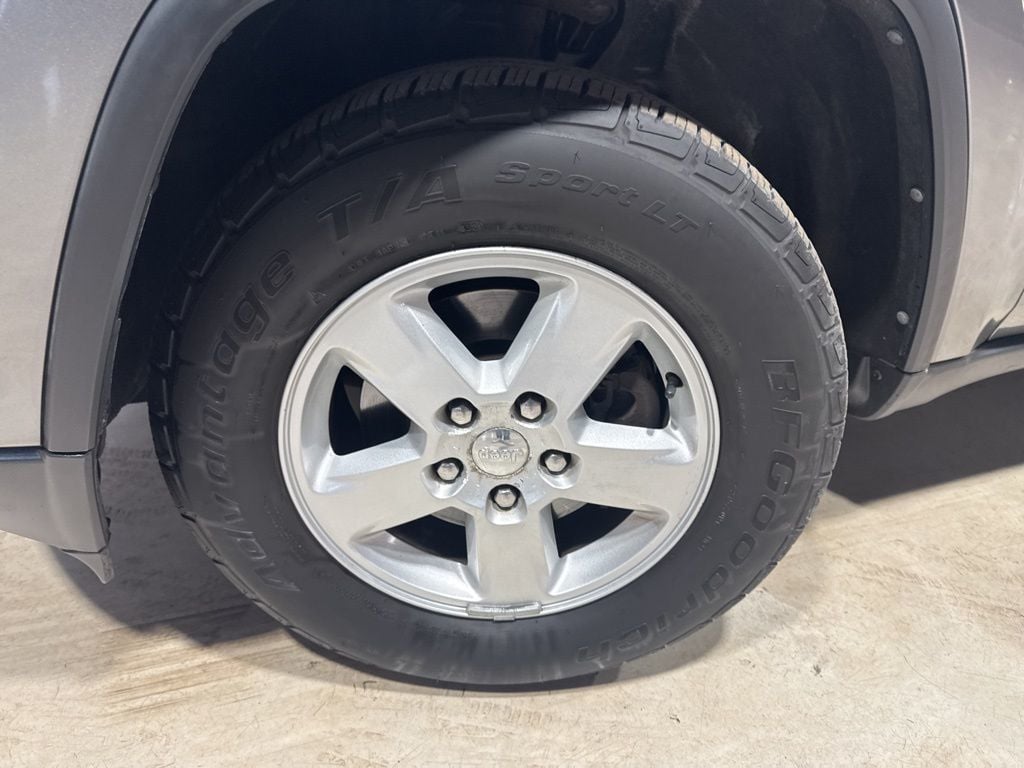 2012 Jeep Grand Cherokee Laredo - 22982193 - 1