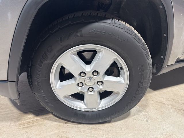 2012 Jeep Grand Cherokee Laredo - 22982193 - 1