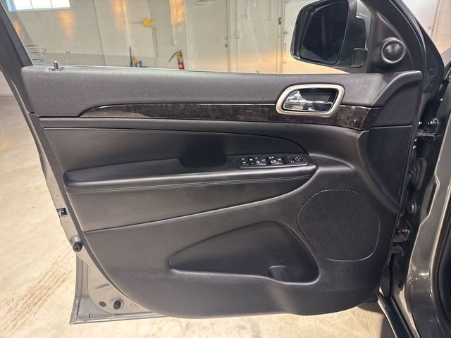 2012 Jeep Grand Cherokee Laredo - 22982193 - 24