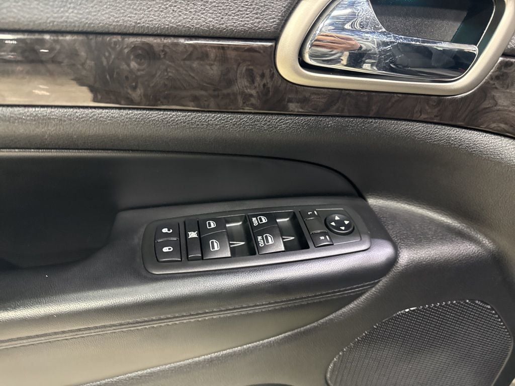 2012 Jeep Grand Cherokee Laredo - 22982193 - 25