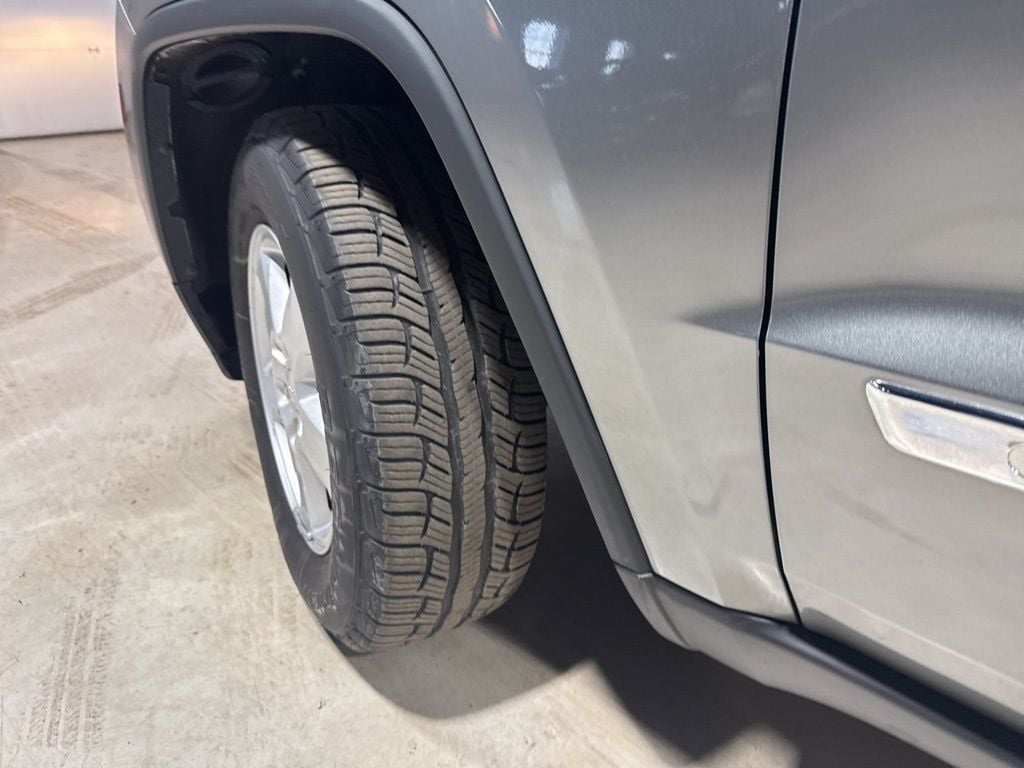 2012 Jeep Grand Cherokee Laredo - 22982193 - 2