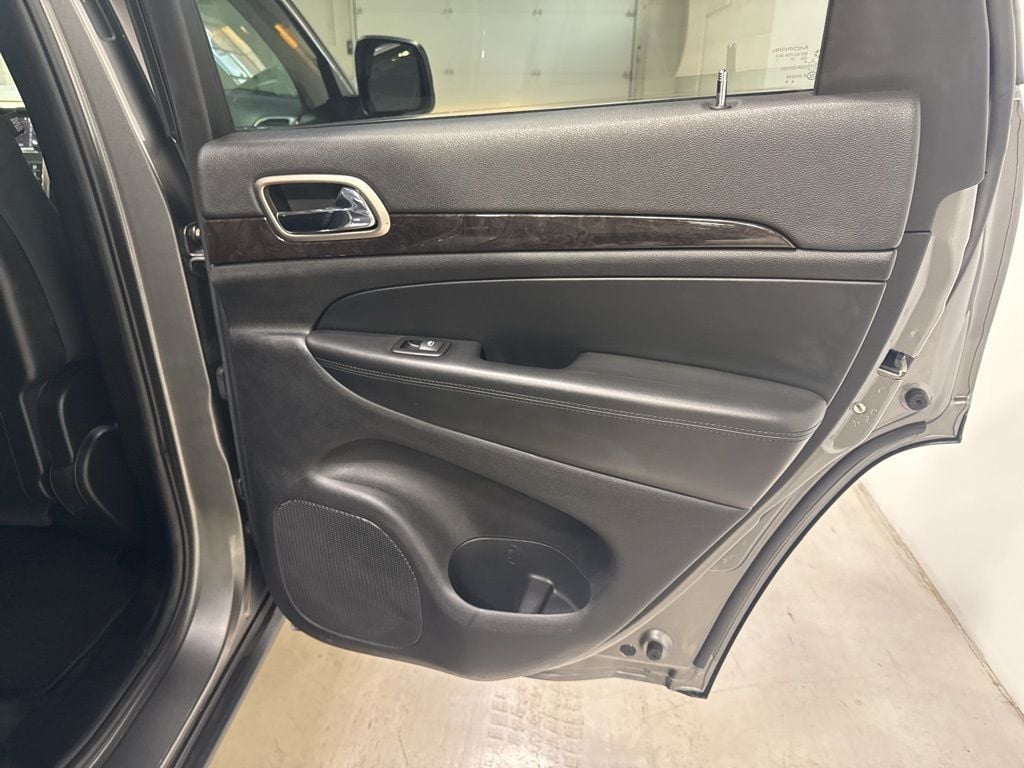 2012 Jeep Grand Cherokee Laredo - 22982193 - 35