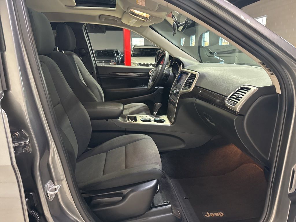 2012 Jeep Grand Cherokee Laredo - 22982193 - 36