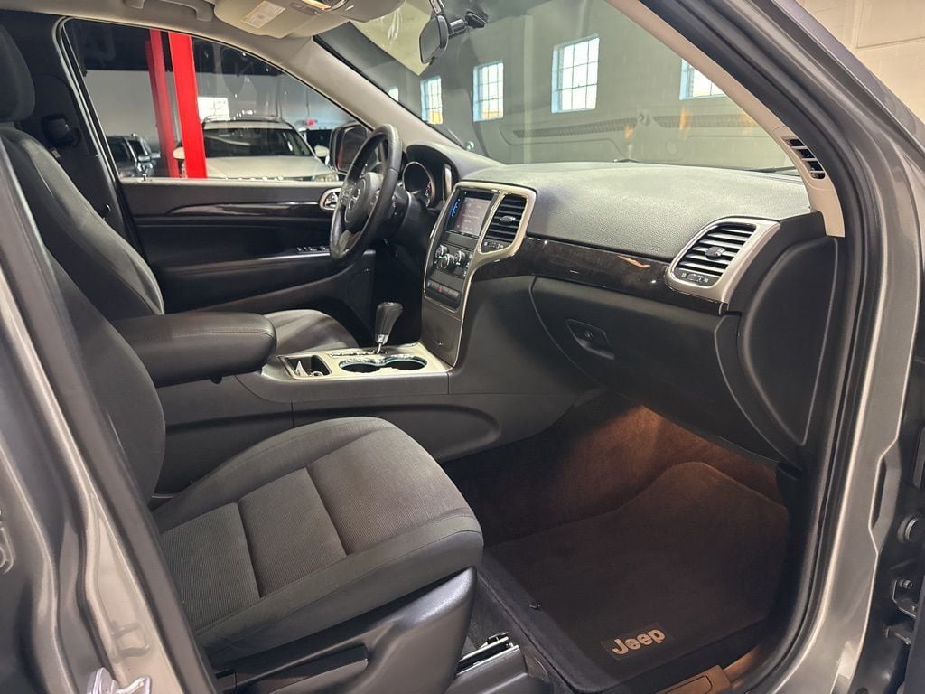 2012 Jeep Grand Cherokee Laredo - 22982193 - 37