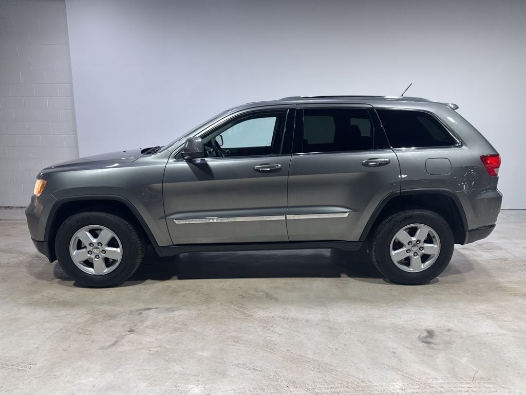 2012 Jeep Grand Cherokee Laredo - 22982193 - 3