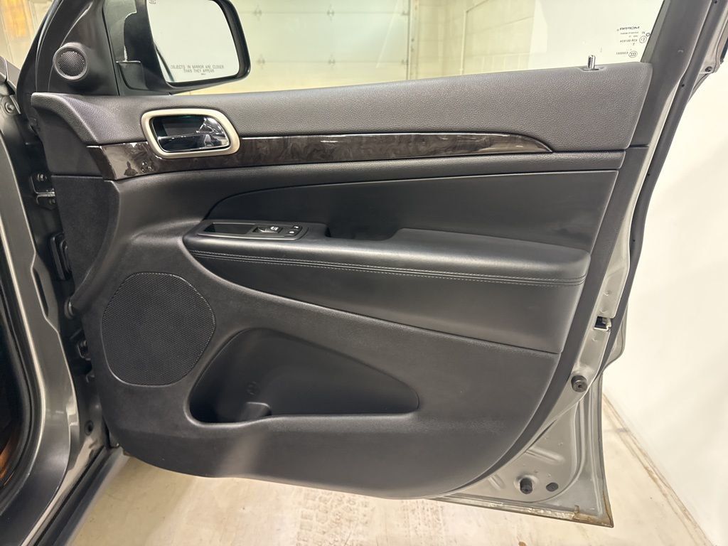 2012 Jeep Grand Cherokee Laredo - 22982193 - 39