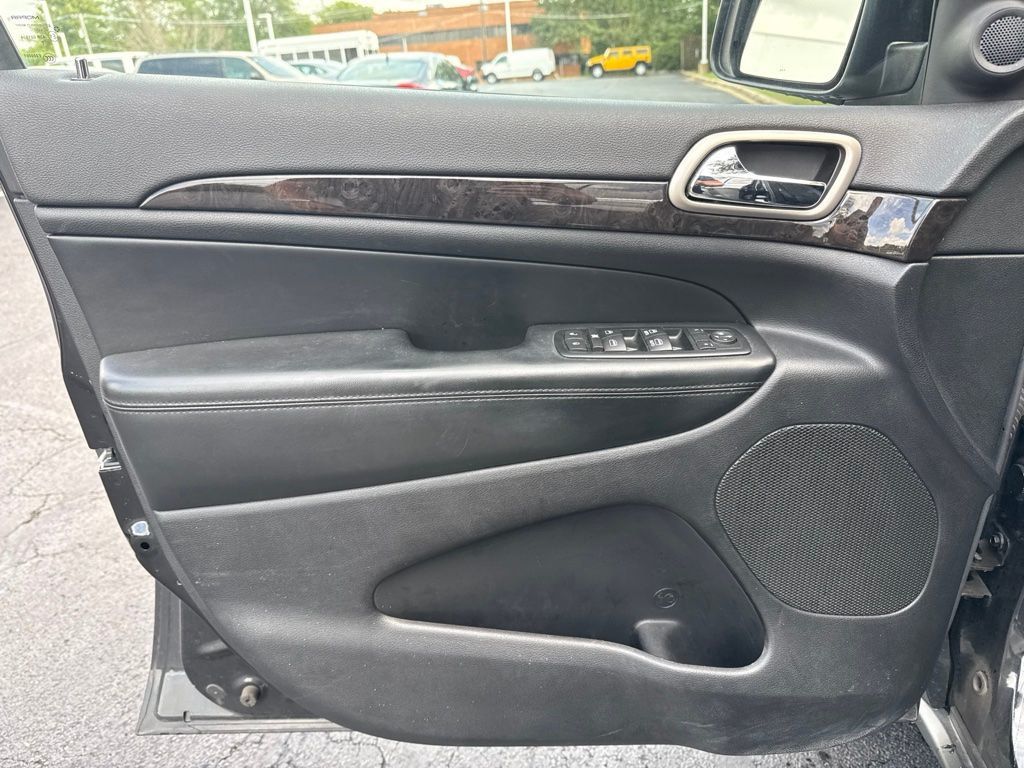 2012 Jeep Grand Cherokee Laredo - 23083732 - 11