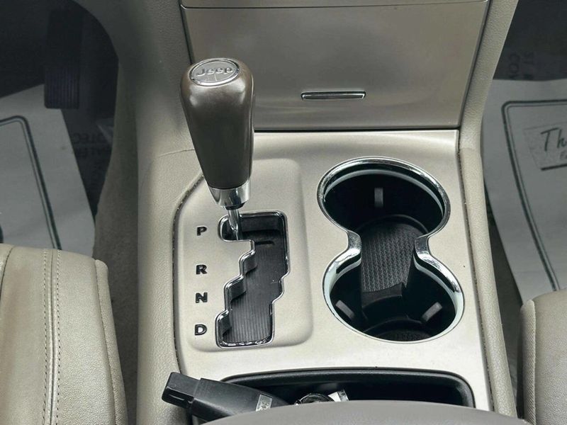 2012 Jeep Grand Cherokee Laredo 4x4 4dr SUV - 22949708 - 17